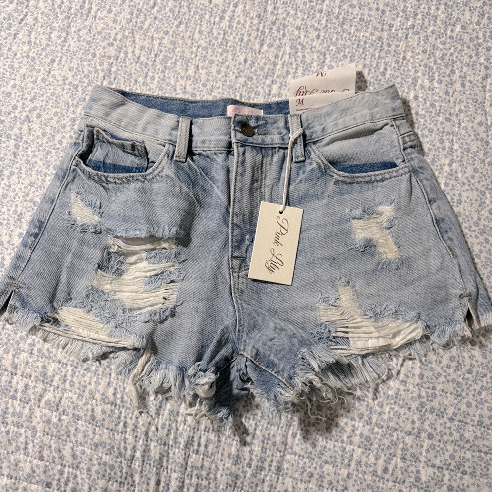 Pink Lily- SOUTHERN DESTINATION RAW HEM LIGHT WASH JEAN SHORTS - Size Medium